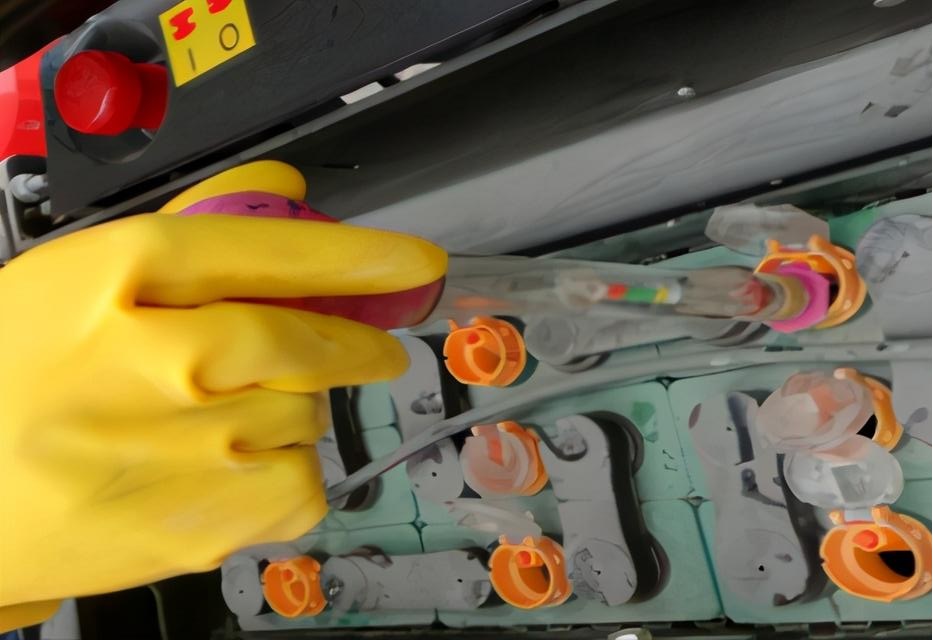 电瓶加修复液有效果吗？如何操作？